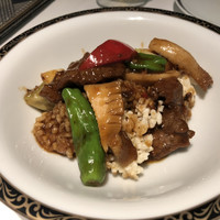 銀座アスター お茶の水賓館 - 牛肉と野菜のあんかけお焦げ・・・こちら取分けあってでていましは、
                    