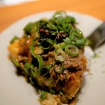 くずし鉄板 あばぐら - 美明豚の豚玉焼き　薬味オン