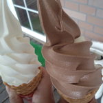 ノルディックファーム - 牛乳ソフトクリーム　２５０円　バニラとミックス