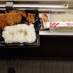 Tonkatsu Shinjuku Saboten - とんかつ弁当。