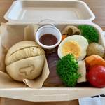 トラヤカフェ - 中を掘り進むとじゃがいもがごろごろ。結構なボリュームです。