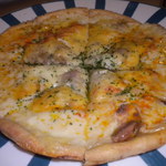 レストラン山水 - ピッツァパイ　アンチョビ＆オニオン