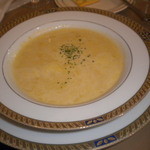 レストラン山水 - コーンポタージュスープ　ハーフ