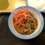 松屋 - 牛皿に紅生姜を入れて。