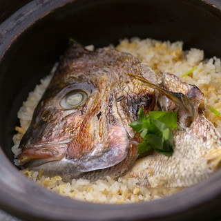 女性にも好評！うおまん名物鯛めし