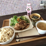 モンファボリ - 週替わりごはん豚肉のしょうが焼きお米は玄米ごはんです(^｡^)
