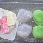 Nisshodo Candy Store - チチ団子＆リリコイ餅＆メローナ餅