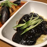 東大門タッカンマリ - 《チャンチャ麺》1,180円。黒い方はジャージャン麺、赤い方はチャンポン。