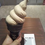 DAIMYO SOFTCREAM - 茶色のマロン側のみしか写ってなかった(￣▽￣;)ミックスです