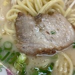 らーめんハウス キャプテン - 麺とチャーシューはこんな感じ