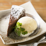 燻製バル モトカラ - 燻製ガトーショコラ