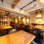 燻製バル モトカラ - 2種類のテーブル席