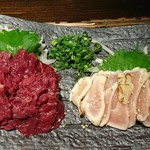 Kushiyaki Dainingu Kushinosuke - 馬刺しと鶏たたきの2種盛り 1380円