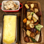 Sapporo Cheese House Mero. - 卓上ラクレットチーズフォンデュ 旬の具材セット