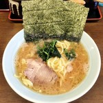 寿々喜家 - ラーメン750円麺硬め。海苔増し150円。