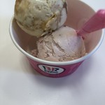 サーティワンアイスクリーム - キャラメルリボン&ベリーベリーストロベリー