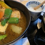 銀座 咖喱 - 料理写真:奥は味変用の刻み玉ねぎ。