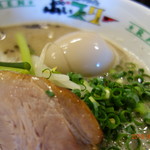 ぶぃスリー - 肉厚チャーシューと味玉
