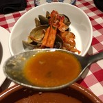 Bar Saude - 松川カレイとエビ、アサリのカルディラーダ（トマト煮）2.400円