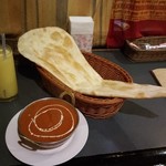 インド料理 ラクスミ - マンゴーラッシー　トマトカレー