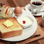 ジ オールド ティッコ コーヒー ダイニング - 料理写真:厚切りバタートーストセット