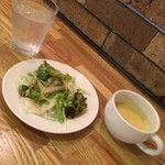 OSTERIA AL BUCO - サラダとコーンスープ