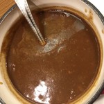 クリスティ - 熱々の鉄鍋カレー接写