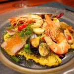 osteria LIU - 海老、貝類、鯛、イクラ、旬野菜のサラダ