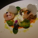 エクアトゥール - オードブル／毛蟹のエフィロッシュとホッキ貝のマリネ、赤ピーマンのクーリ