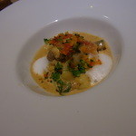 エクアトゥール - オードブル／オマール海老のラビオリとそのエッセンスを使ったソース、マテ貝とともに・・・