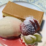 風の家 - チーズケーキ、バニラアイス添え