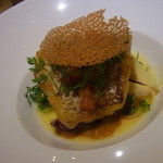 エクアトゥール - ポアソン／オウモンハタのロースト、ドライノイリー酒とブールノワゼットの香り