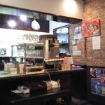 バーワルチー - 店内の厨房付近・平成２４年１月２８日