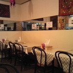 バーワルチー - 店内のテーブル席・平成２４年１月２８日