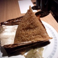 Az/ビーフン東 大阪店 - バーツァン　経木を開けたところ.JPG