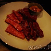 焼肉一頭両騨 町田本店 - 両弾盛り合わせ(￥2,480)