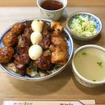 栄一 - 焼鳥丼大盛鶏スープ漬物付き