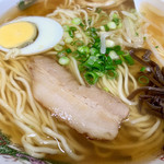 まなべうどん - シンプルな昔ながらの中華そばという感じ。