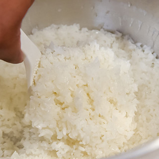 請品嘗每天碾米，少量多次用鍋煮的“光潤米飯”◎