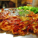 広島選抜 - 肉玉マヨソバ（麺をオリジナル辛口マヨネーズと絡め焼く事により、周りがカリっとした食感になる）