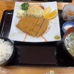 お魚天国 海鮮食事処 - まぐろカツ定食1404円