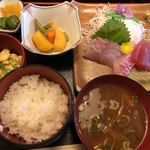 みつい食堂 - 今日のランチから、すずきととんぼしびのお刺身定食 1080円