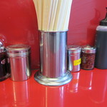 ラーメン二郎 - 卓上調味料