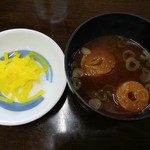 あみ焼き 鶏料理 のぼやん - 赤だしと漬物