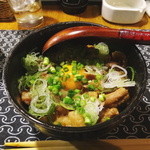 池上油屋 - もつ煮丼玉子のせ