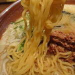 三楽 - 中太縮れ麺