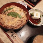 松月庵 - 親子丼 冷奴、味噌汁つき