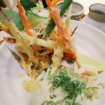 讃岐のおうどん 花は咲く - 彩り四種の野菜かき揚げぶっかけうどん