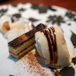 銀座フォワグラ - フォアグラジェラート＆白トリュフバルサミコ フォアグラのオペラ 和梨 葡萄