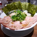麺屋 ねむ瑠 - 赤鶏と蛤の淡麗中華そば 具だくさん特製